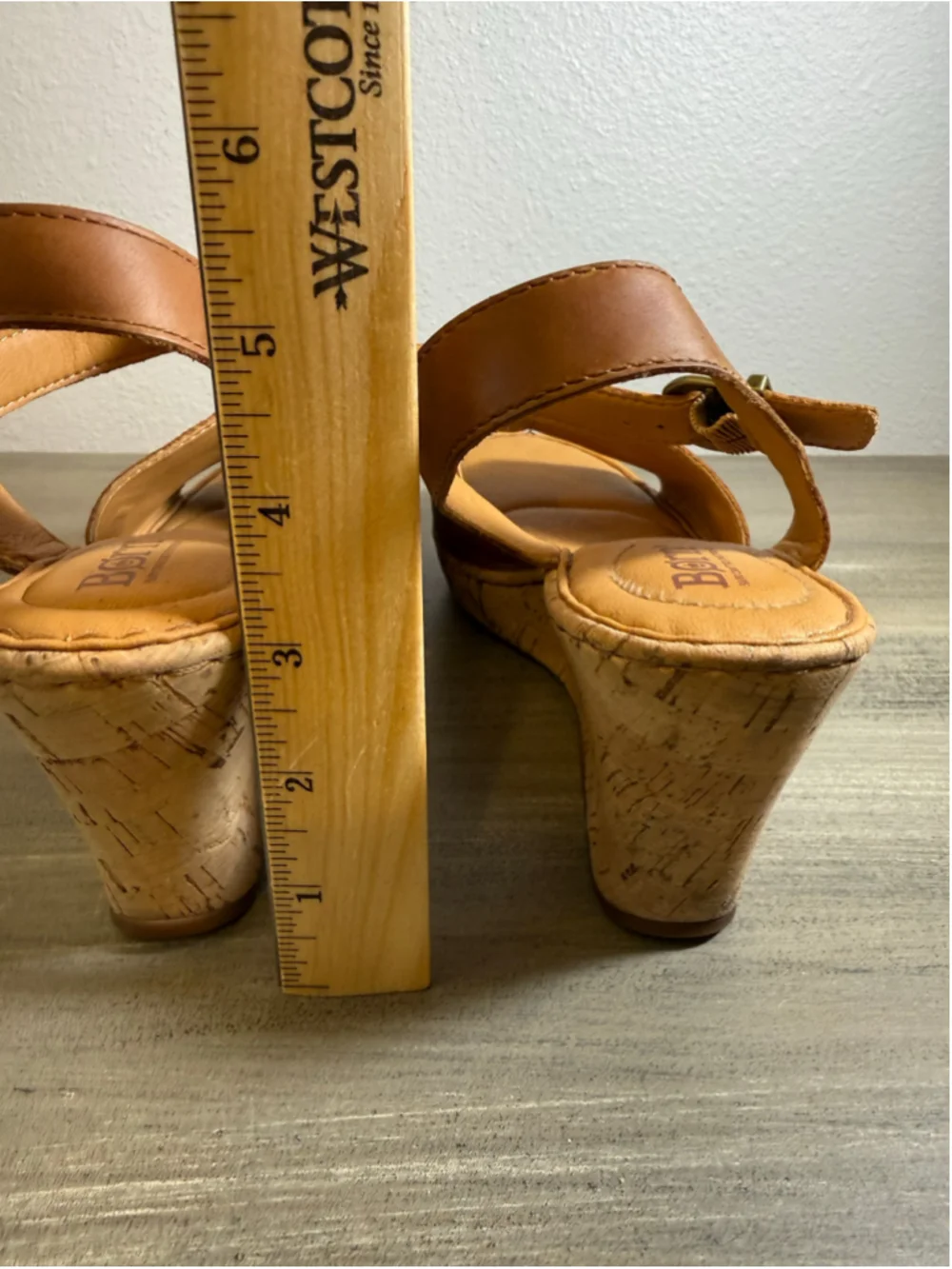 EUC Børn Agnio Tan Wedge sandals tan leather straps cork-covered wedge heel 9